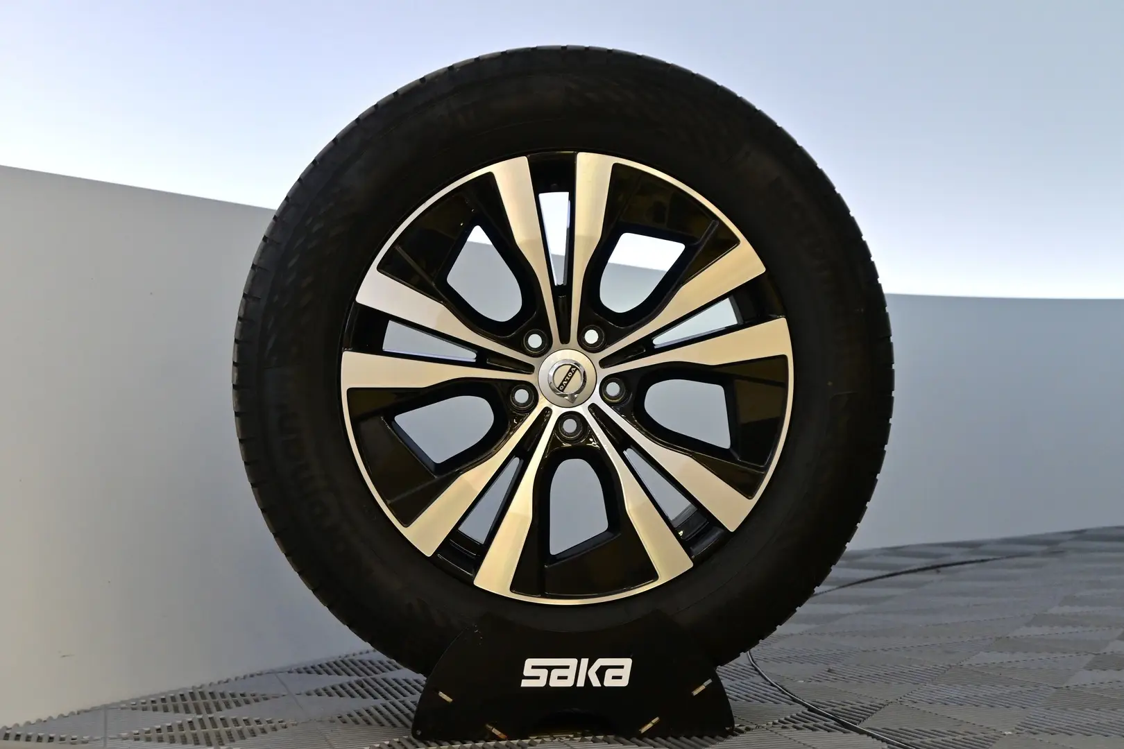 Car Image - 3RqW7m4l2ZwpscenQz5JVK