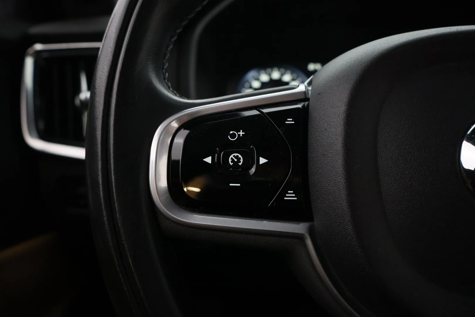 Car Image - 7fzjhR6SFswqB1RvdfoIaX