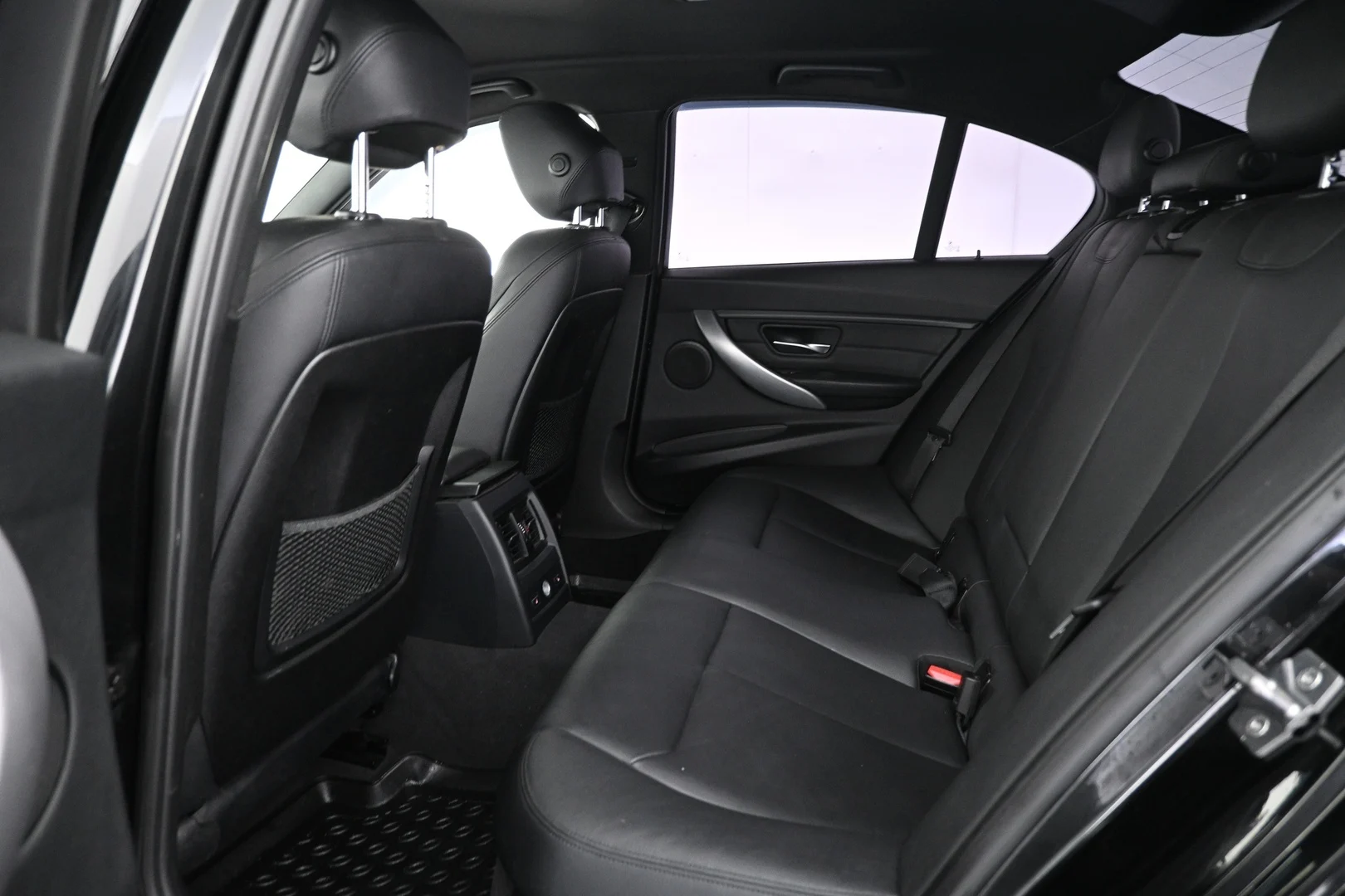 Car Image - 6iIvgiKOjV7nblt3qdAcom
