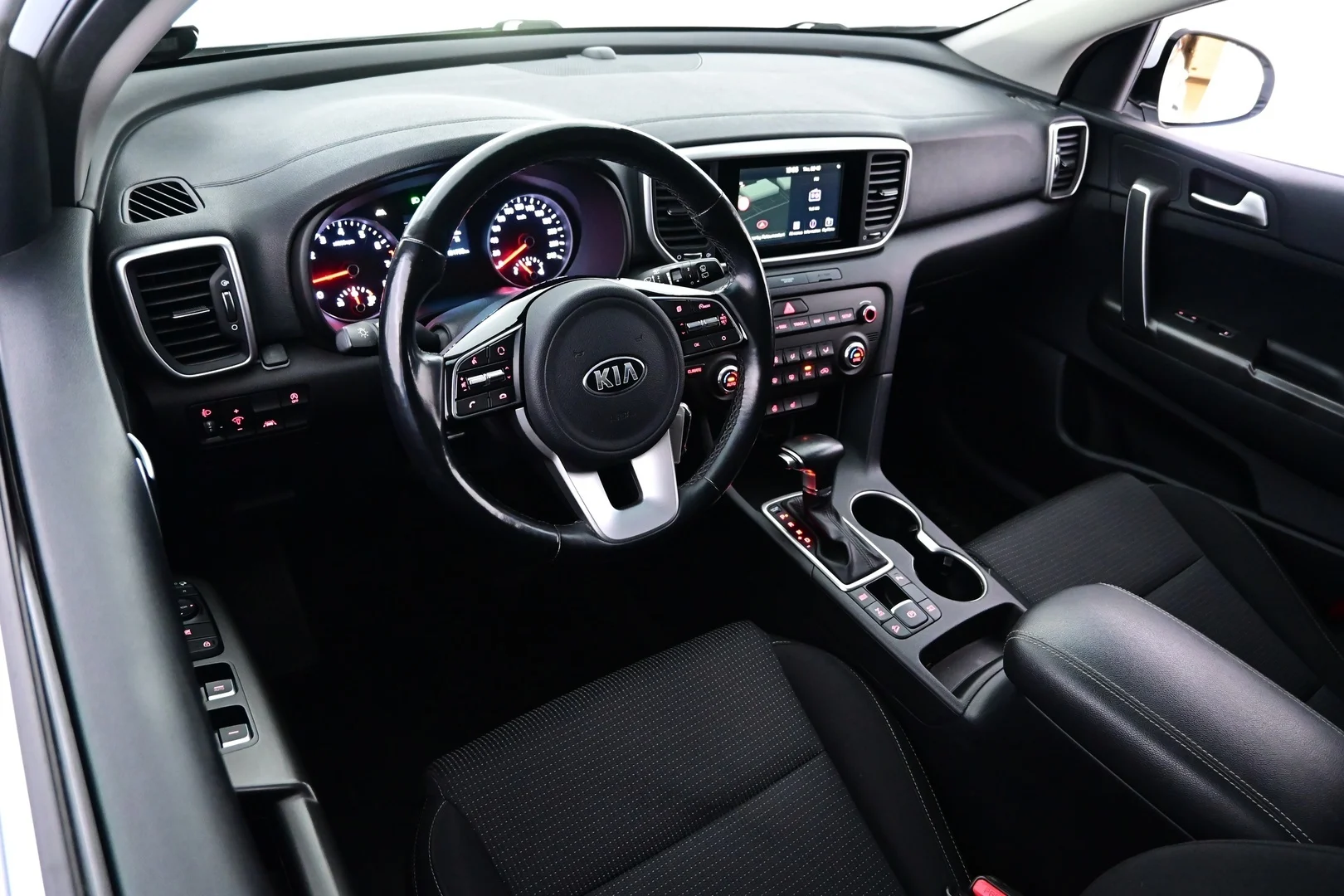 Car Image - 4gAnQzLjiN9oEIl3LR7AwU