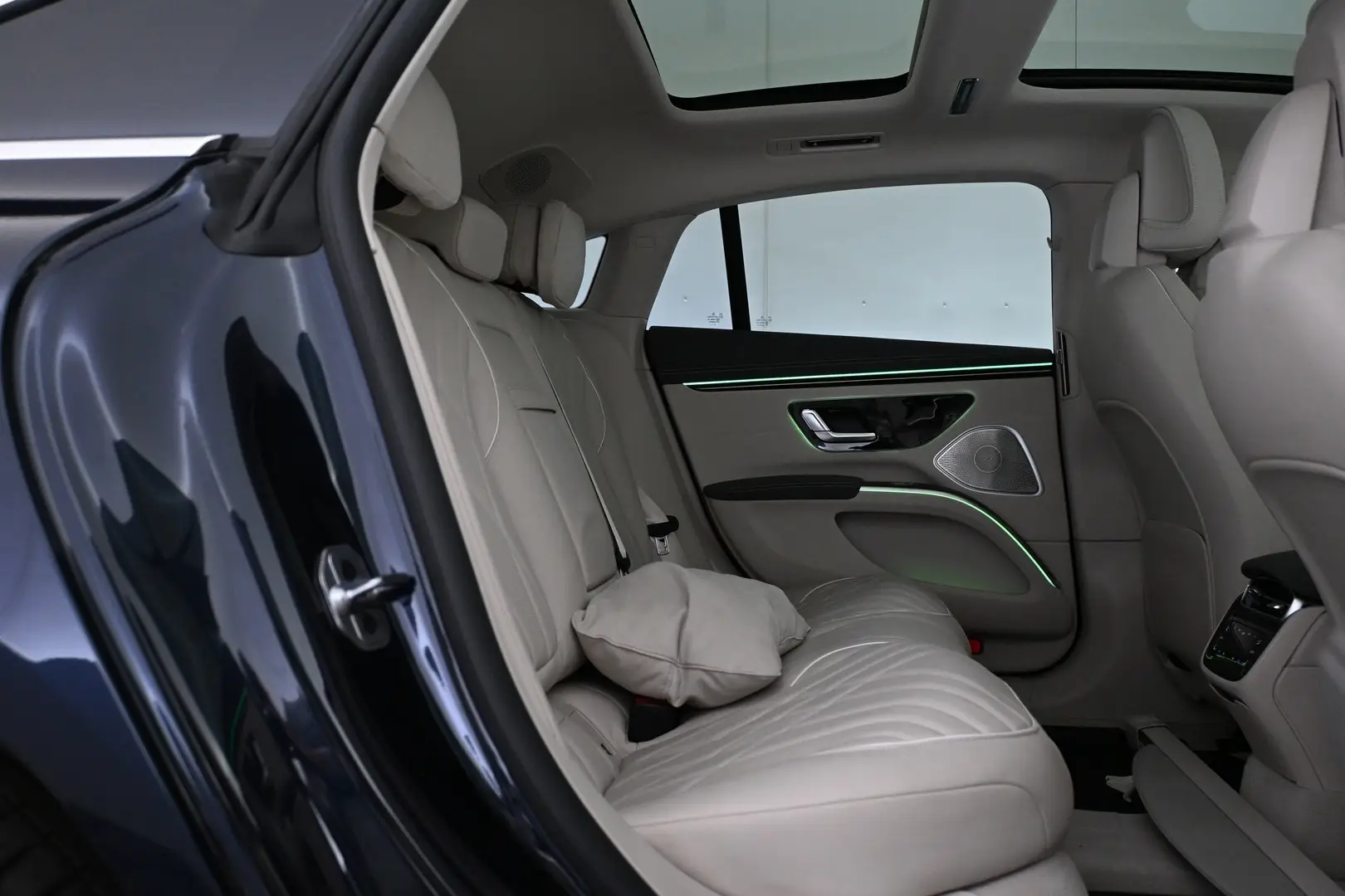 Car Image - 6W8OQUc2bBHAhpTRqgRcbM