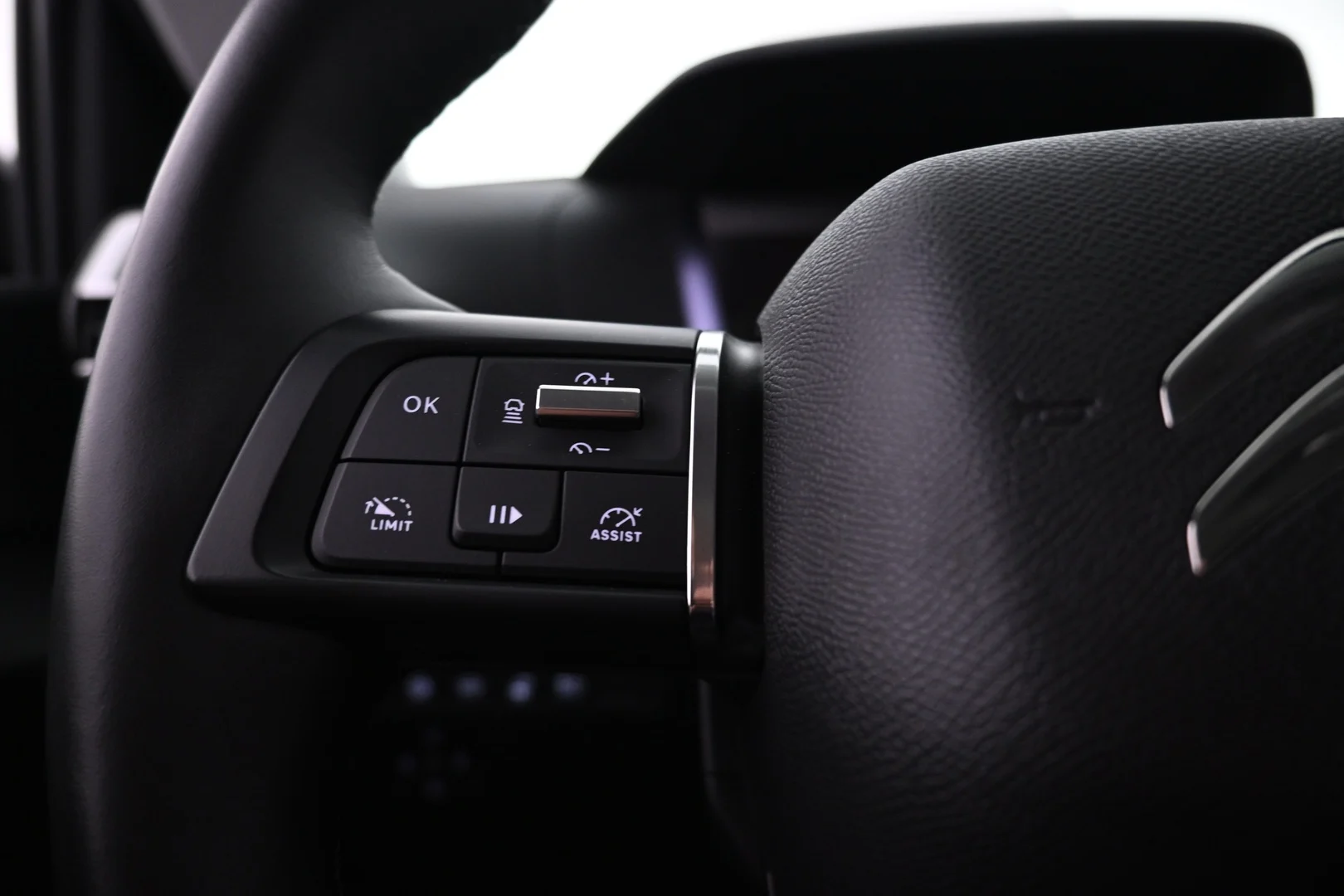 Car Image - aeY7CbHuvW5eIdAoPk4wr