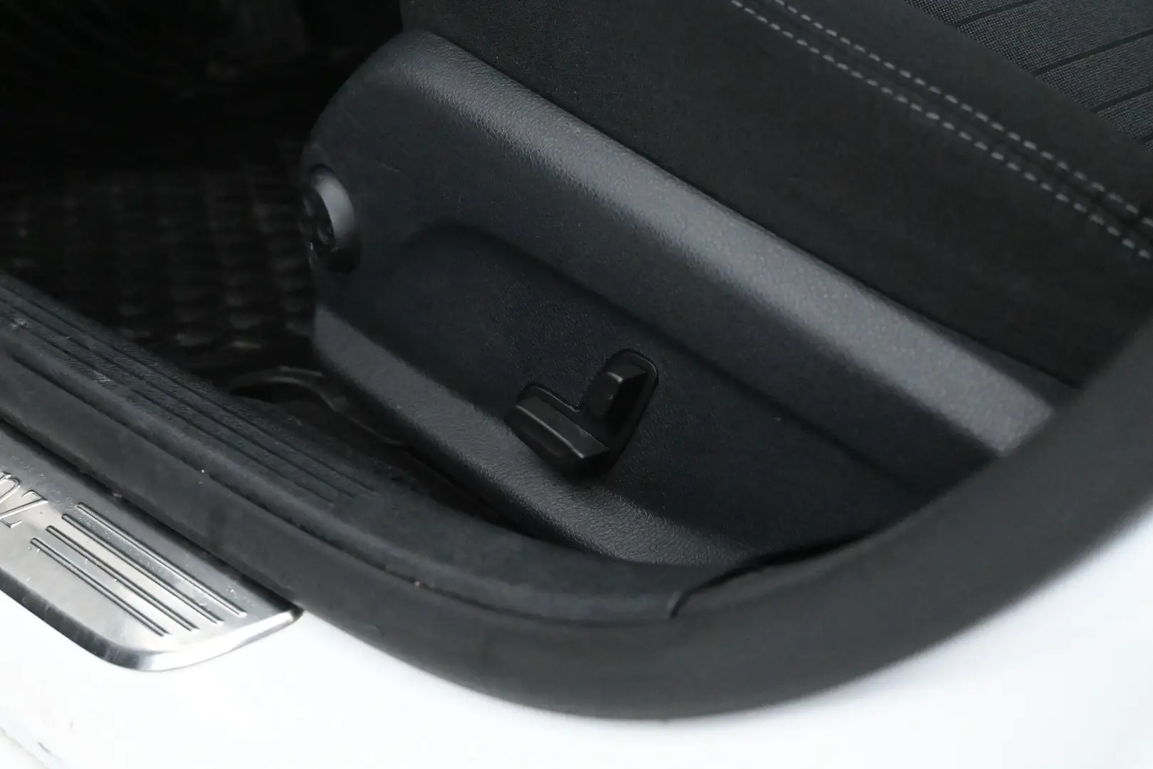 Car Image - 5j41GQu0XAtiKu8MjGRNON