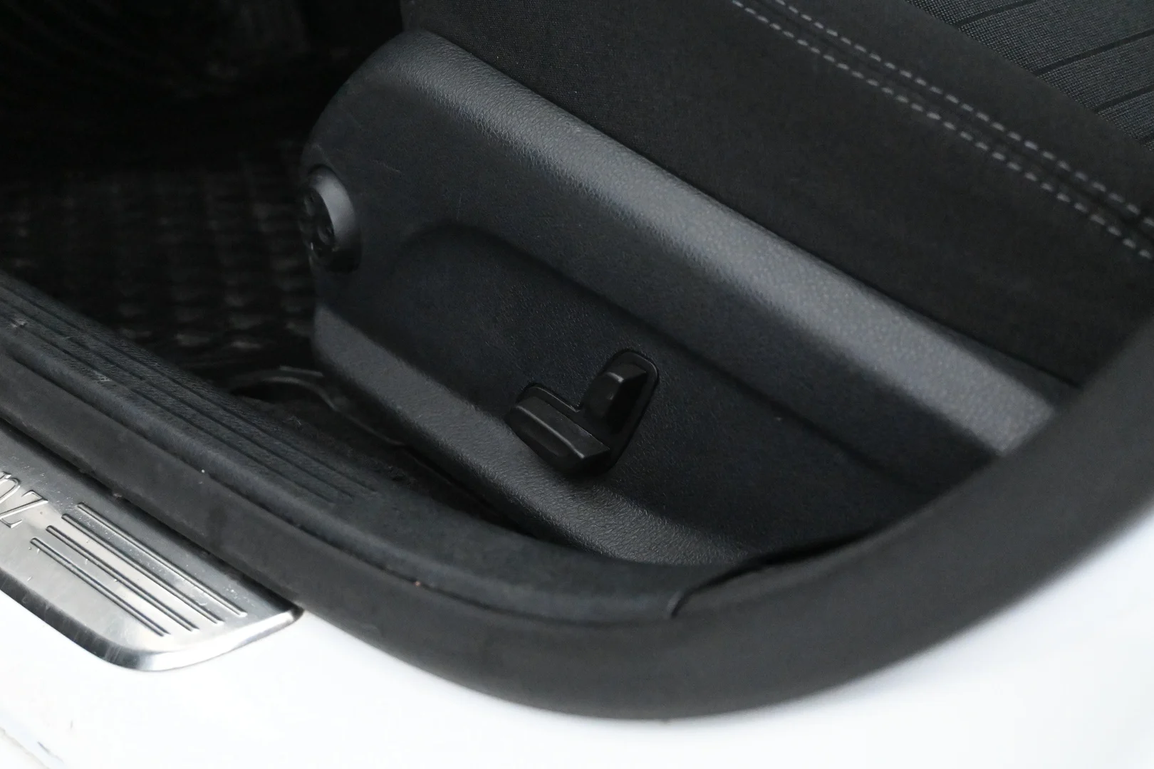 Car Image - 5j41GQu0XAtiKu8MjGRNON