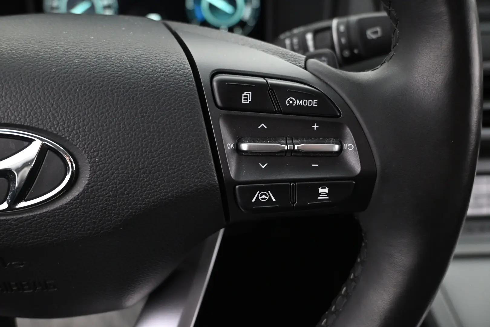 Car Image - 3xOYNEFhY1pDGMY0WYFRen