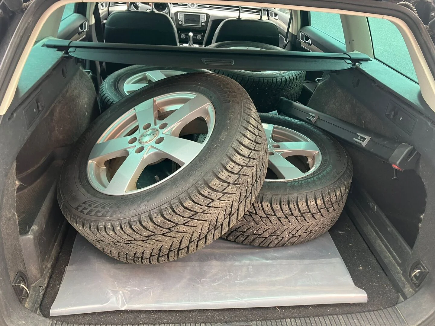 Car Image - 1damd36iIk0VOdI8cN1ld8