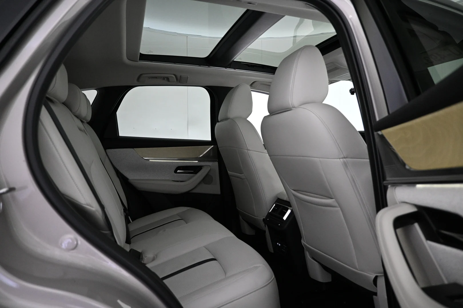 Car Image - 5XG2c4fAdWAhmbiHfg7EEy