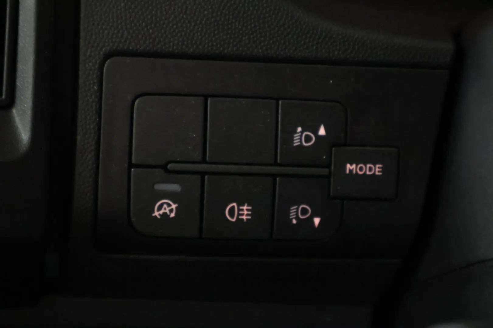 Car Image - 6Sc6dL8eUrI4AWghNKERyr