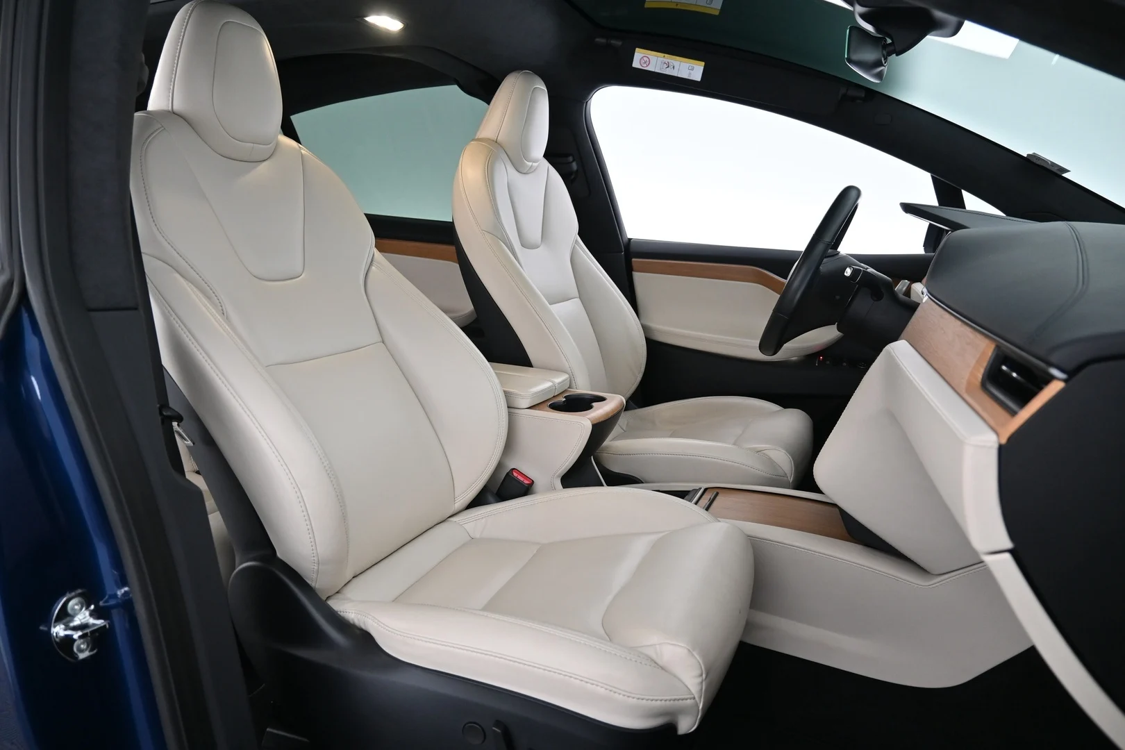 Car Image - ChJHyhUTw0z3gD7FAa0dA