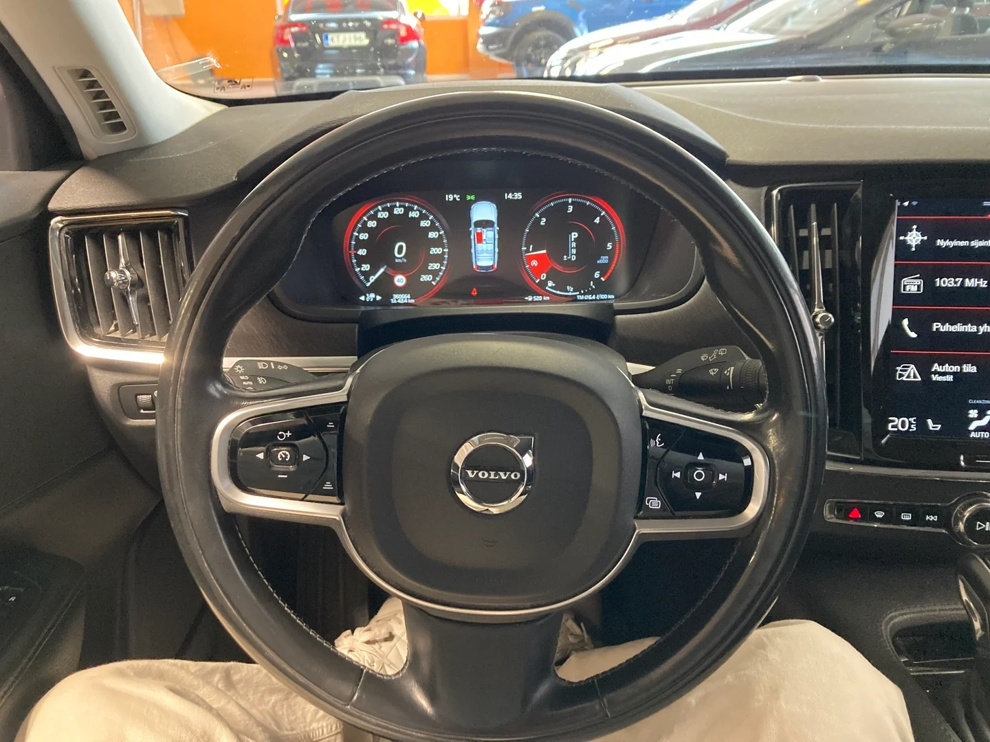 Car Image - 1oT2jRMND5VkTqW8YkzwXc