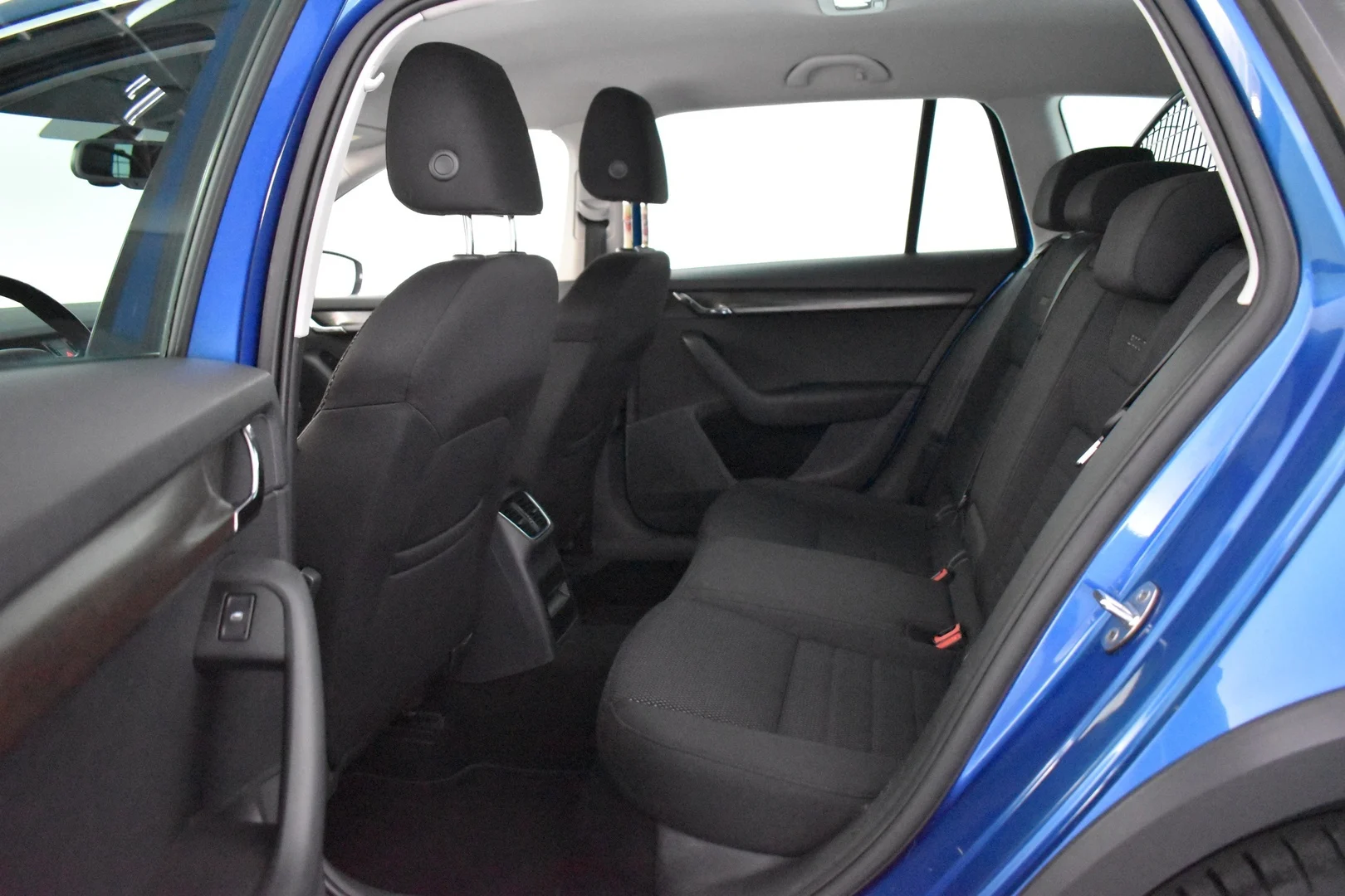 Car Image - 4gIK1PXQniBHxosG0dg0pU