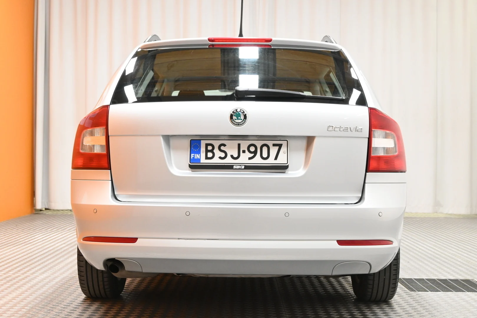 Car Image - 5stNttfri30WSpi3GGxLUg