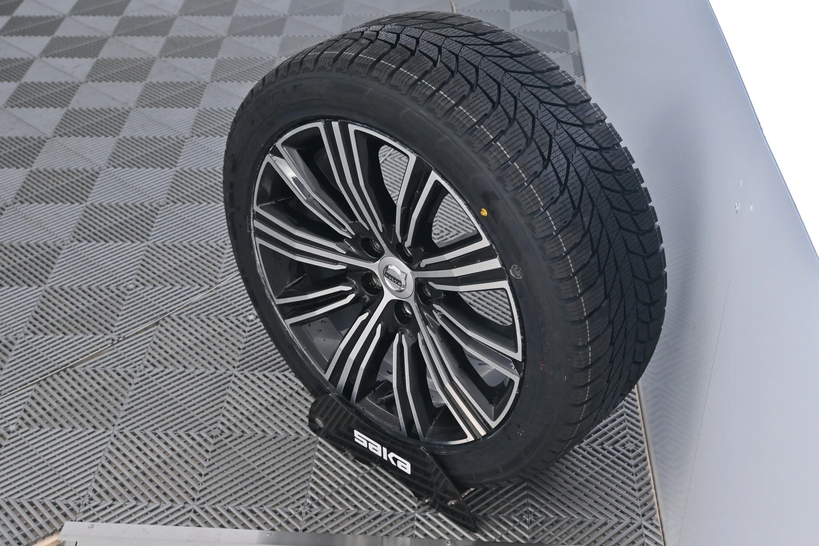 Car Image - 3VEjOc7nFBoI0PfM0Bwk9i