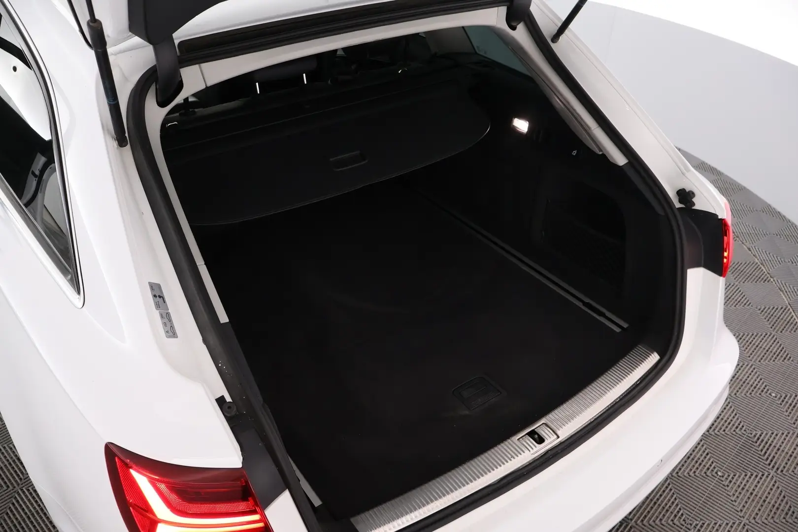 Car Image - 4KSOORdYGLevd6g92Yxo4Q