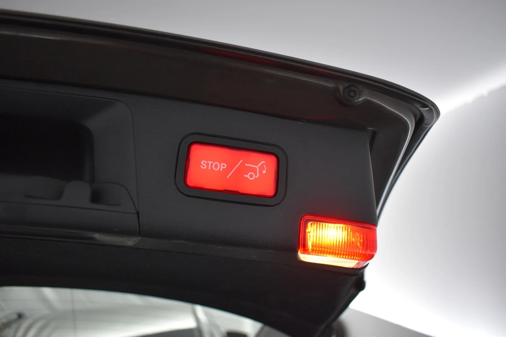Car Image - 2dhB1mK3ZVHQYd18Y60XqO