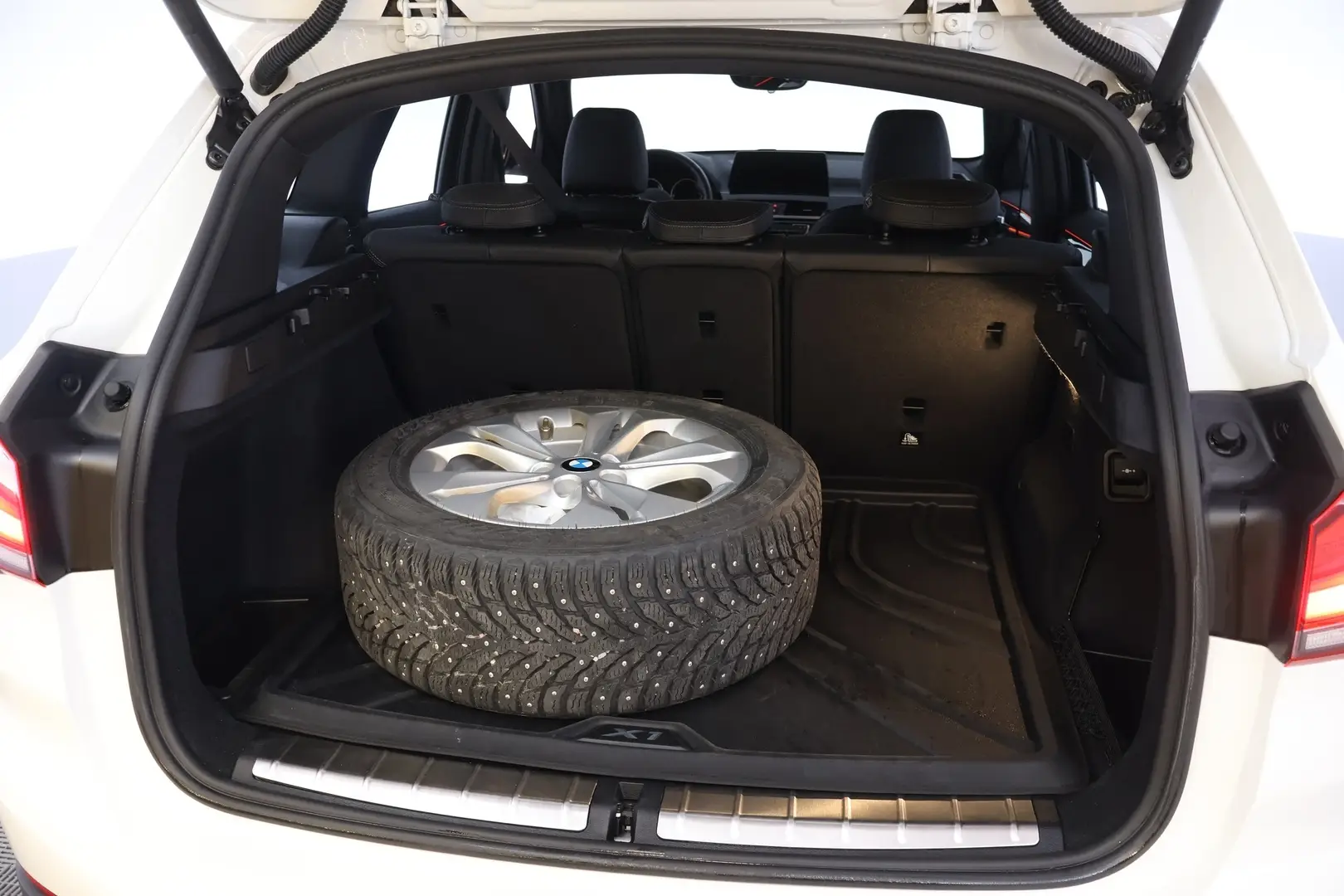 Car Image - 1UIbQaE4dLq00DDZ85Uvum