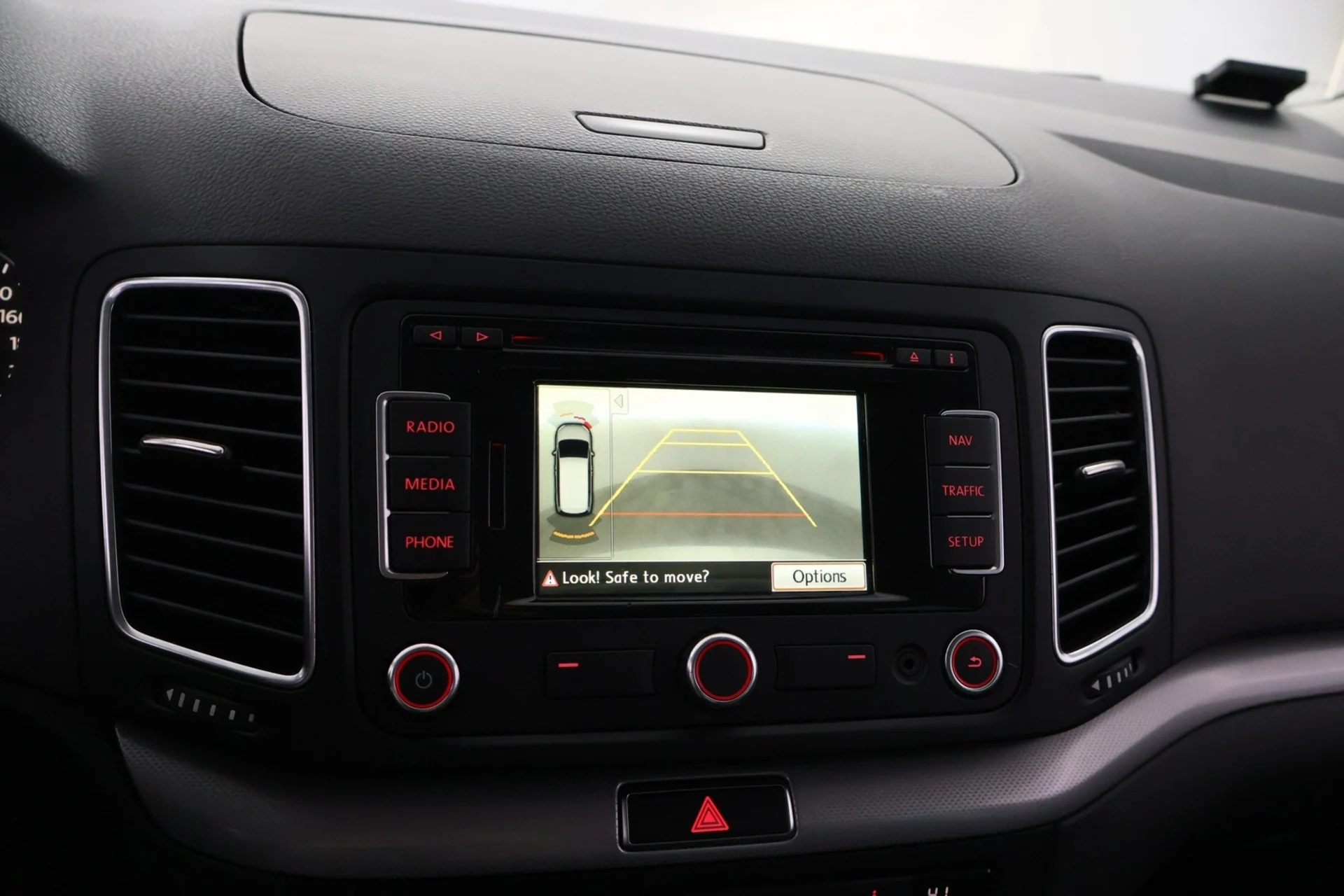 Car Image - q7E2zPZMD7lno2XxLv51q