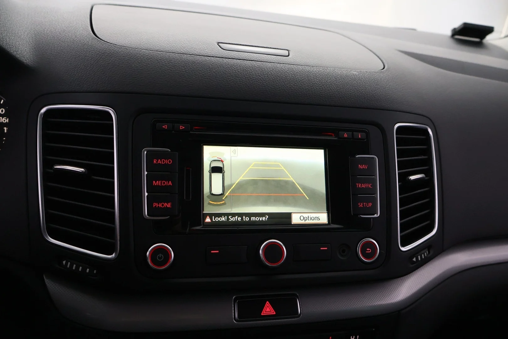 Car Image - q7E2zPZMD7lno2XxLv51q