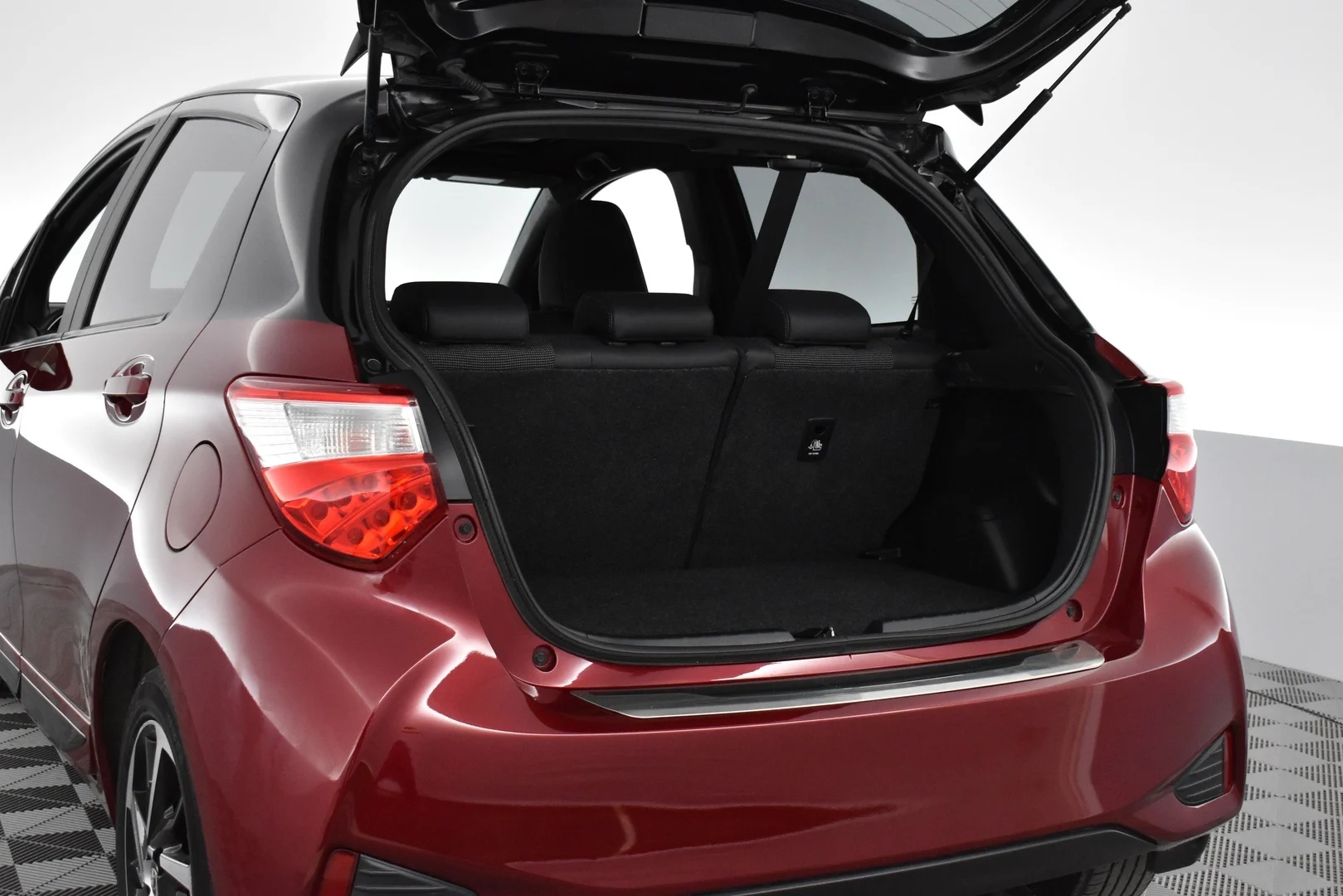 Car Image - 6AUnB3GlTlxyVLmGLVh8xx