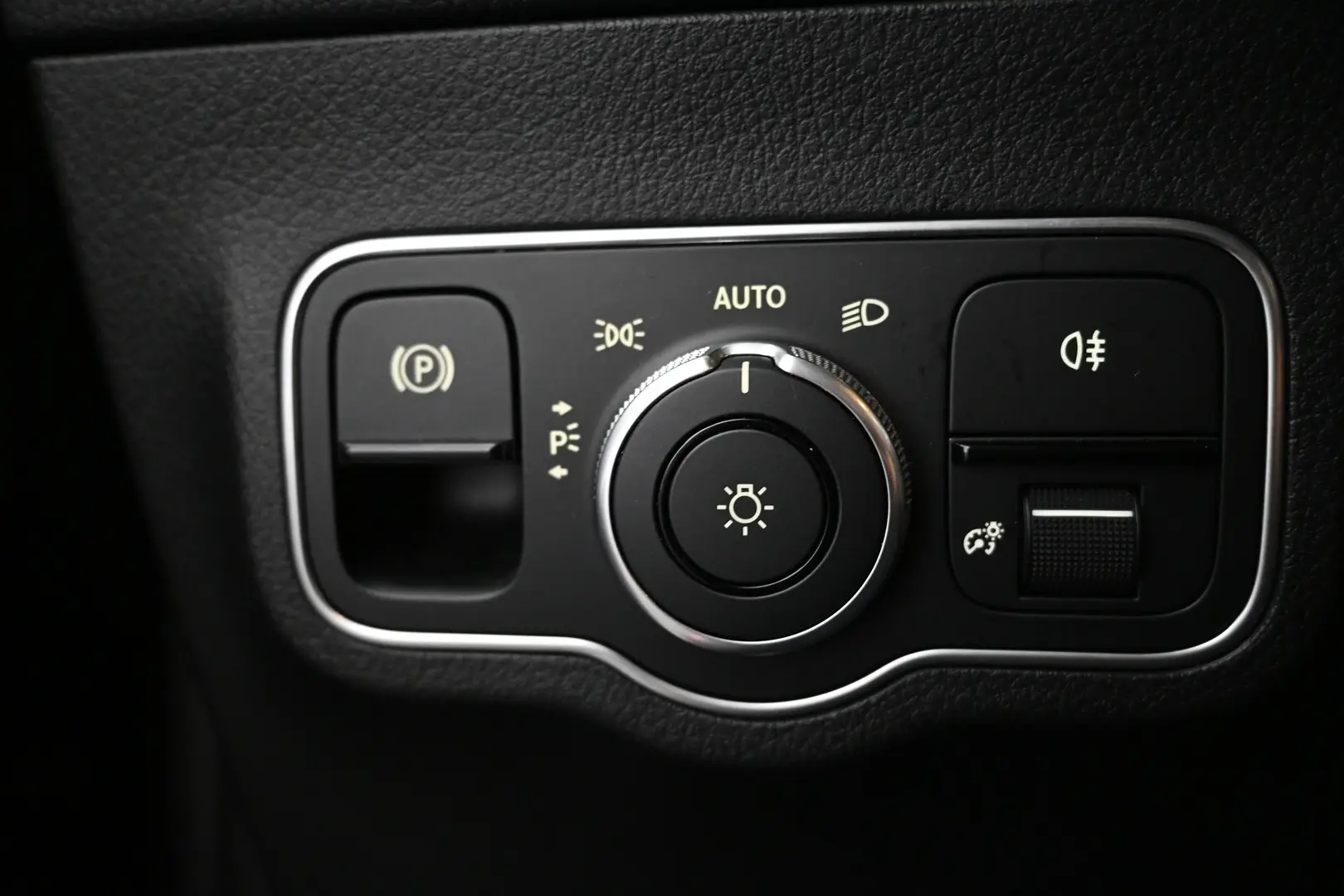 Car Image - uhrAahCGLl4loxZAeZUNF