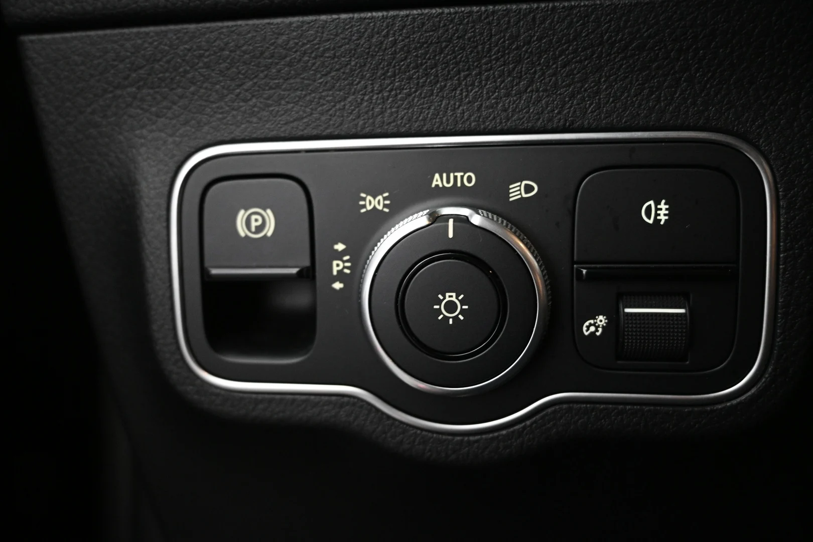 Car Image - uhrAahCGLl4loxZAeZUNF