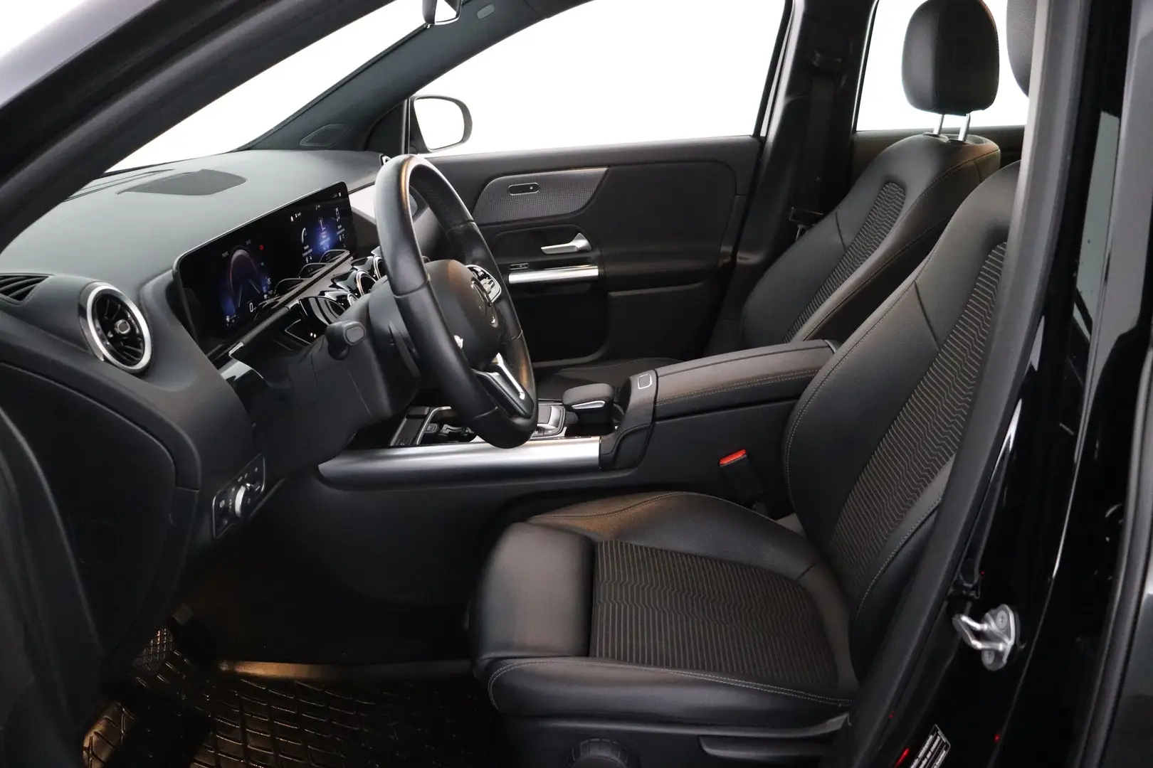 Car Image - 4QDYB2cTvvp4fEYM49Oxqo