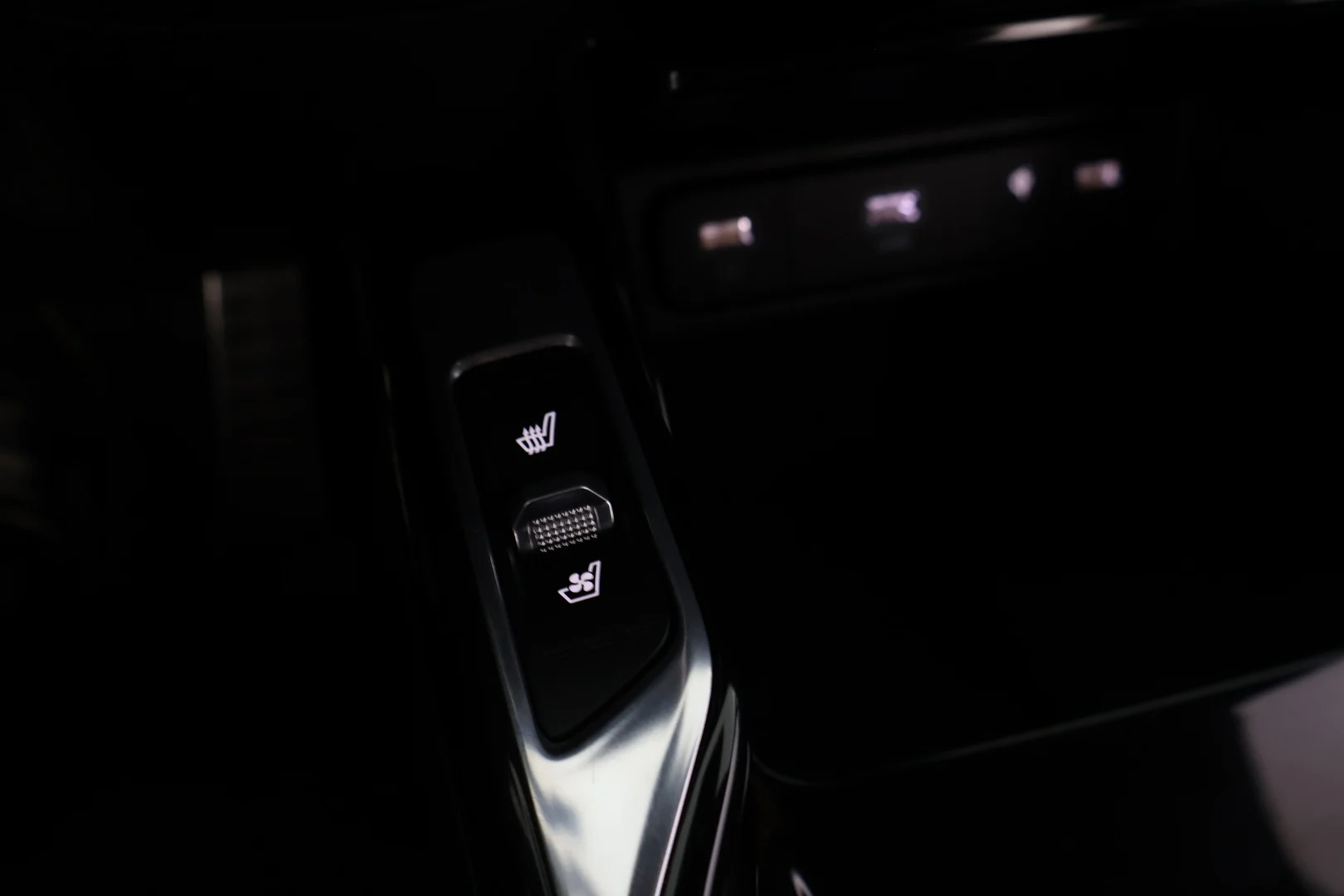 Car Image - 1A9ylQQb1DFi6UddE2rNRq