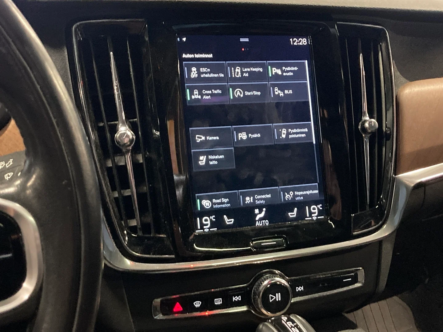 Car Image - 33LEV1ZPrPNn6drENB8fuw