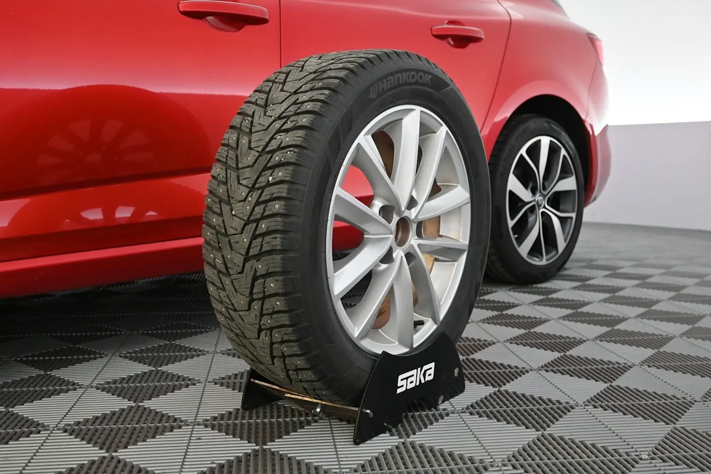 Car Image - 2yZ9HQBTSWHJ20FcsxNmt7