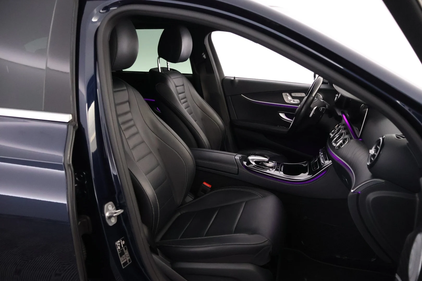 Car Image - 4Q6eMhsxFGzJGfVZ211ngx