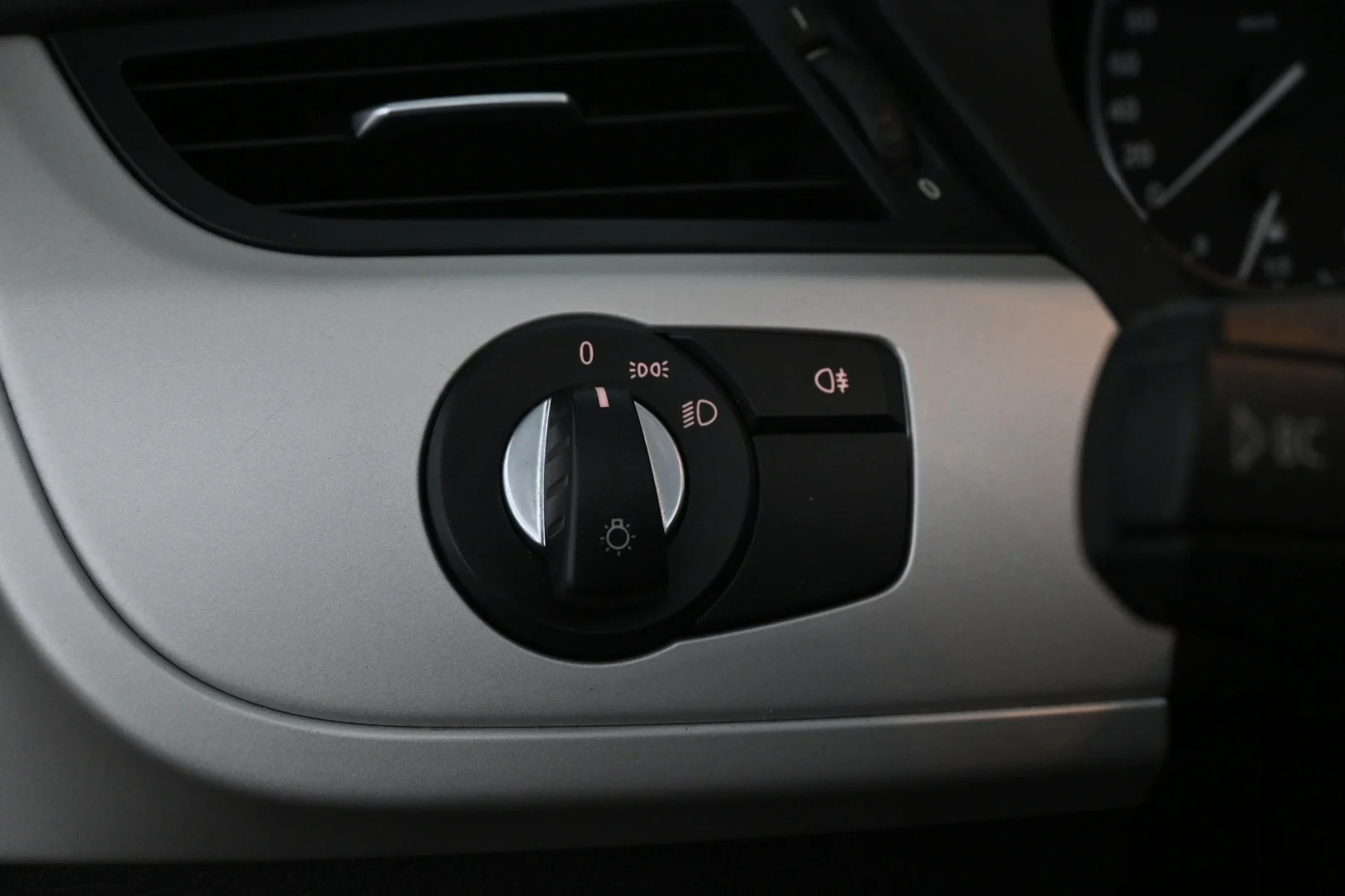 Car Image - 5lUQUebmsQRbbZnZo0zXfK
