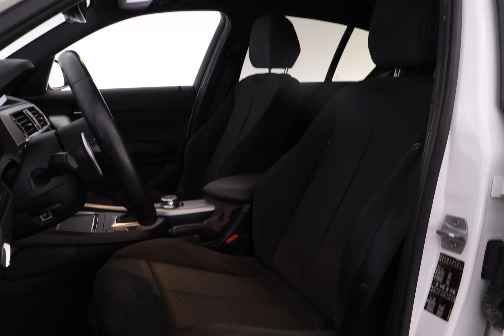 Car Image - 6i29SpZqq4HkxagUnB8uTC