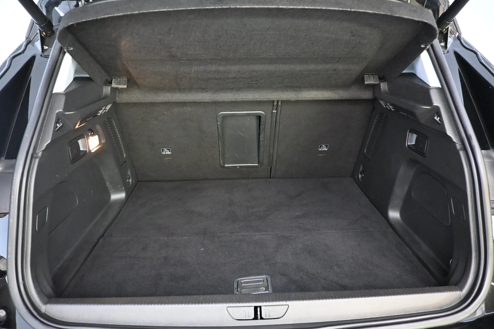 Car Image - 2MnCXXkg7JXwXN58kQZFuJ