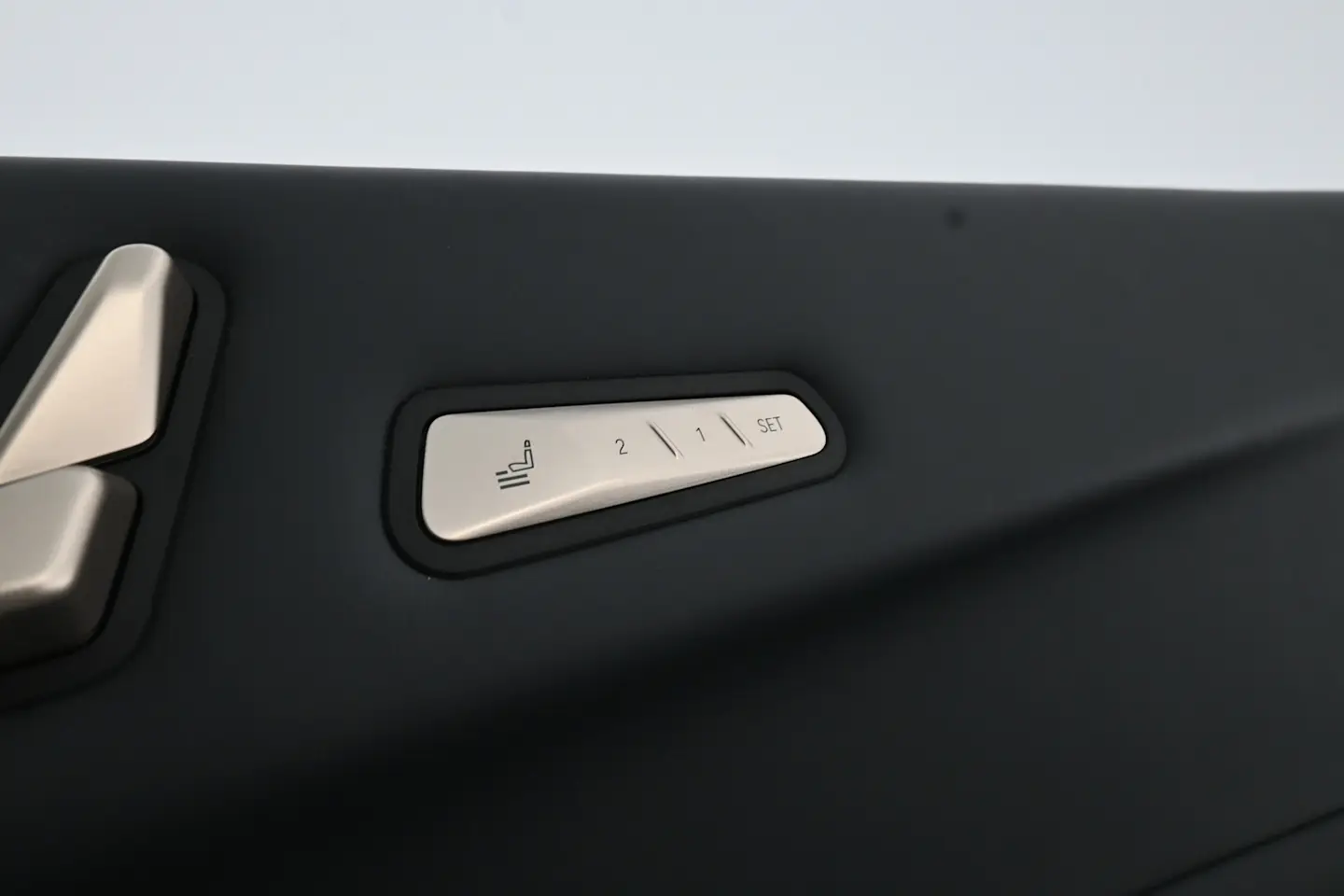 Car Image - 4K6Hz0TvUQsxtr35OYwuH7