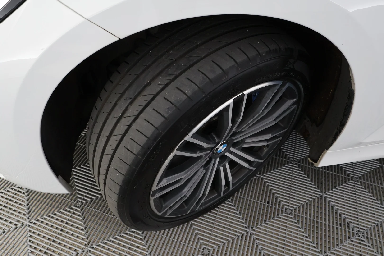 Car Image - 7LEbXpDgJxY52W85KfBiWU