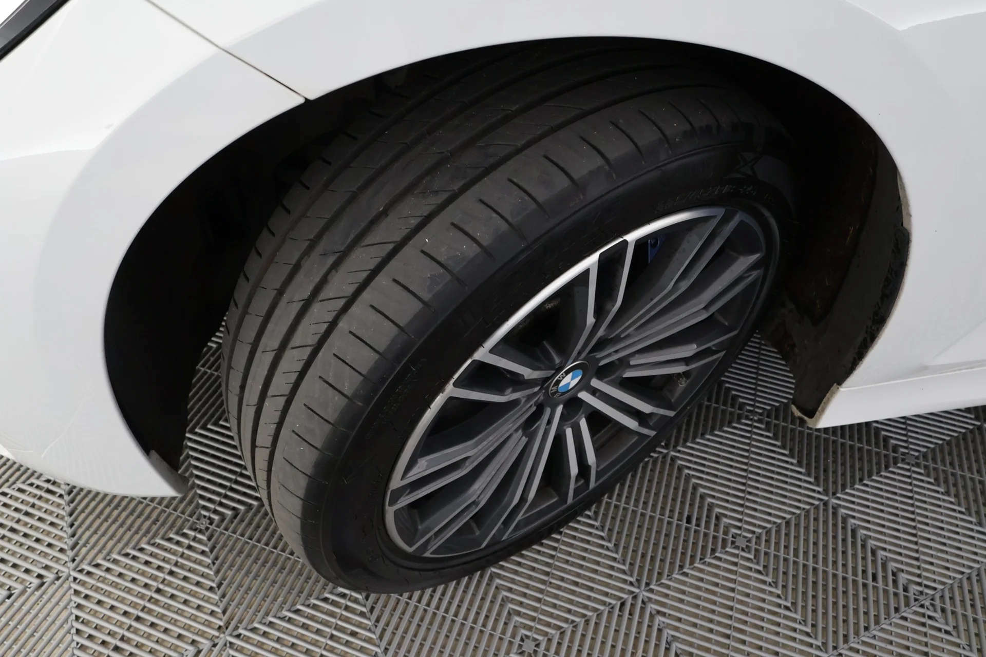 Car Image - 7LEbXpDgJxY52W85KfBiWU