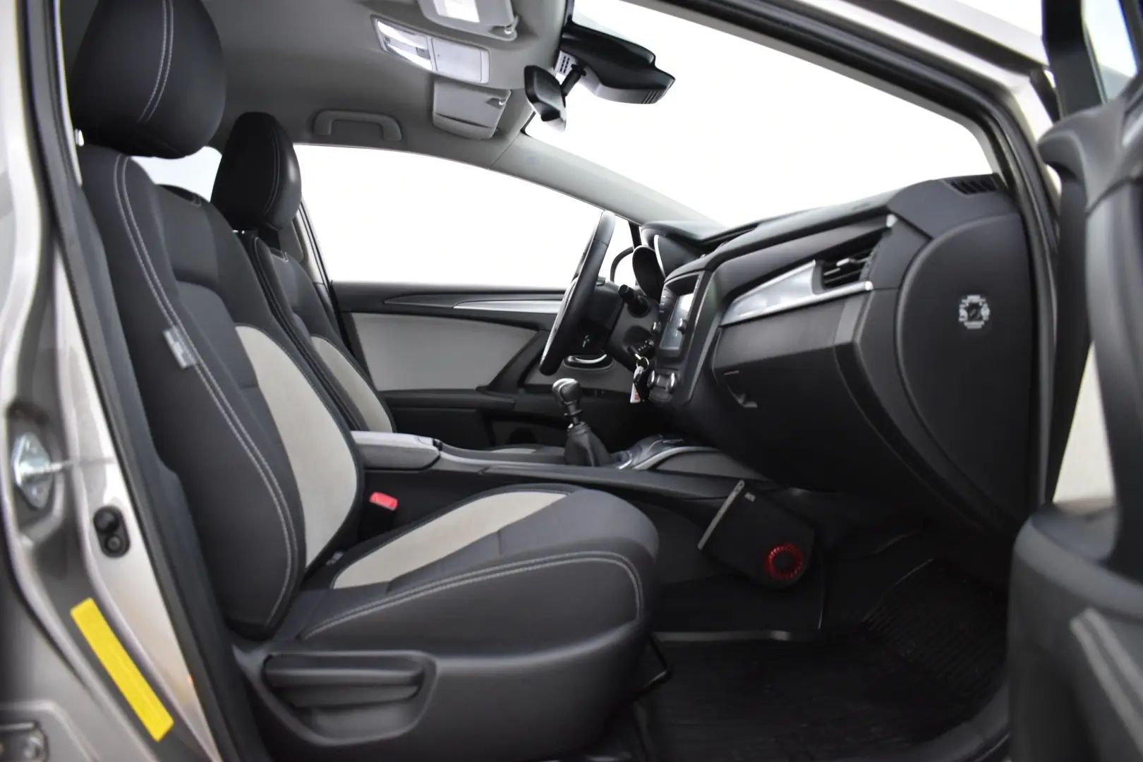 Car Image - 6CrCPQNx2OB5SduDKEqmOu
