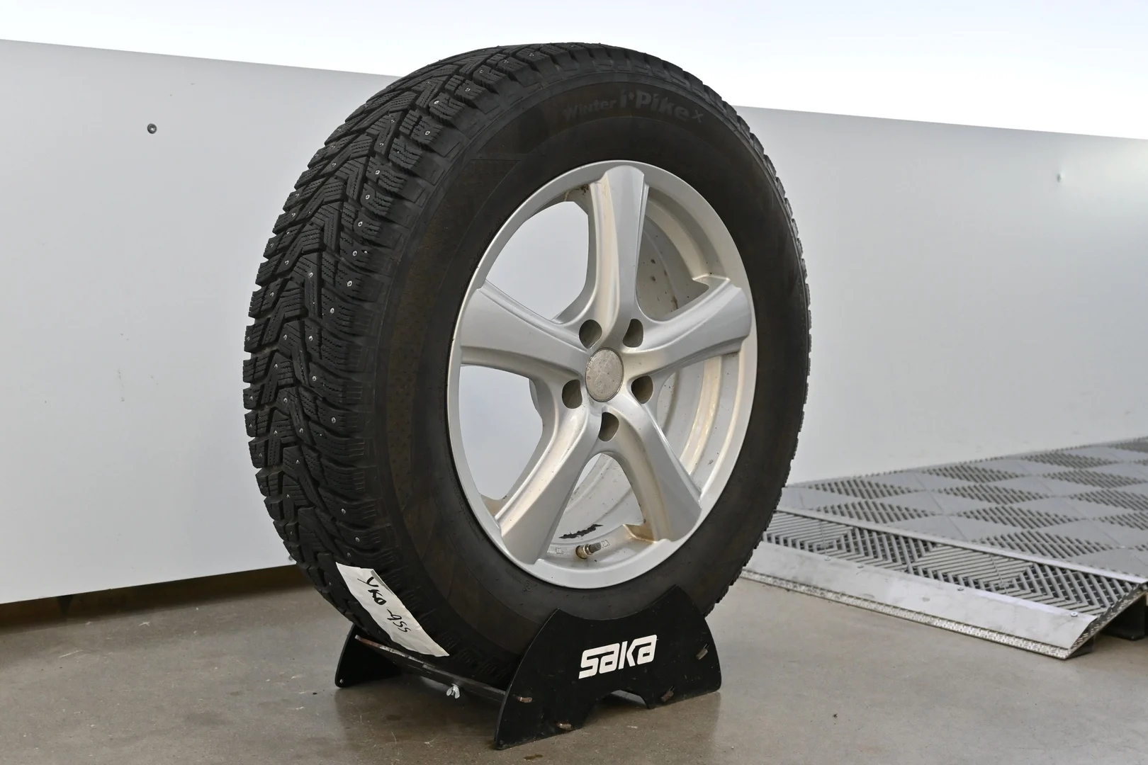 Car Image - nLGGFKH96fWhpaQOt0VPq