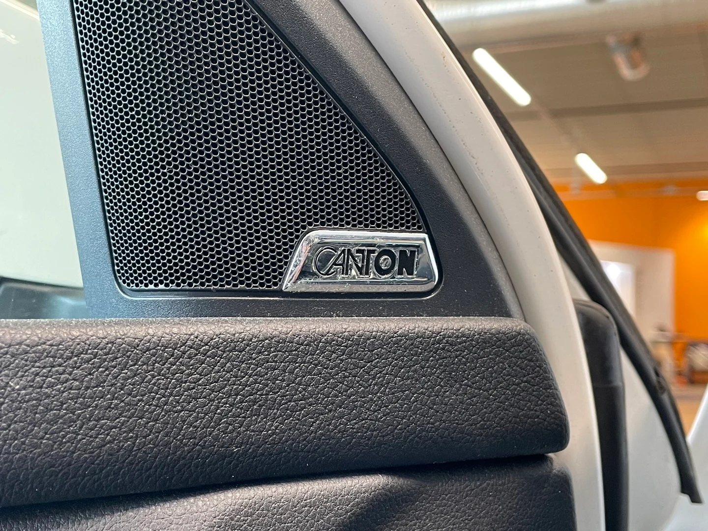 Car Image - 1GebavLqo5kndAcIWuF0C8