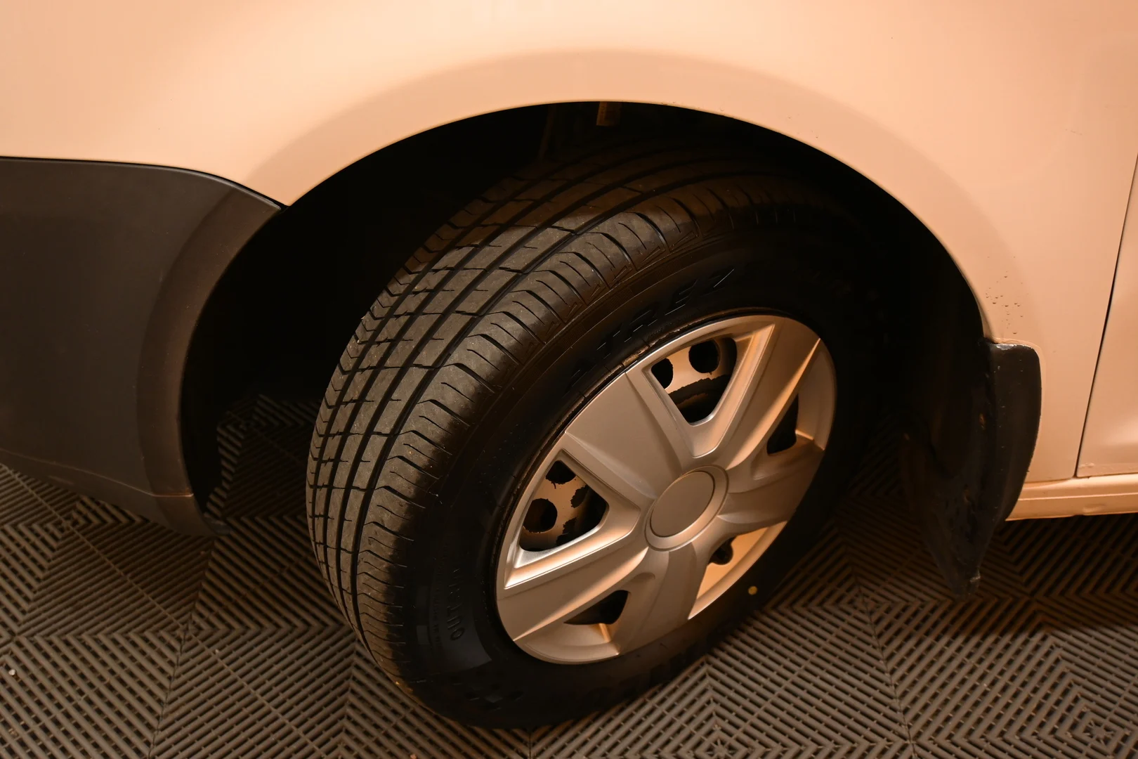Car Image - 1qVVGJm7D5wfBsvIJ0WUxf