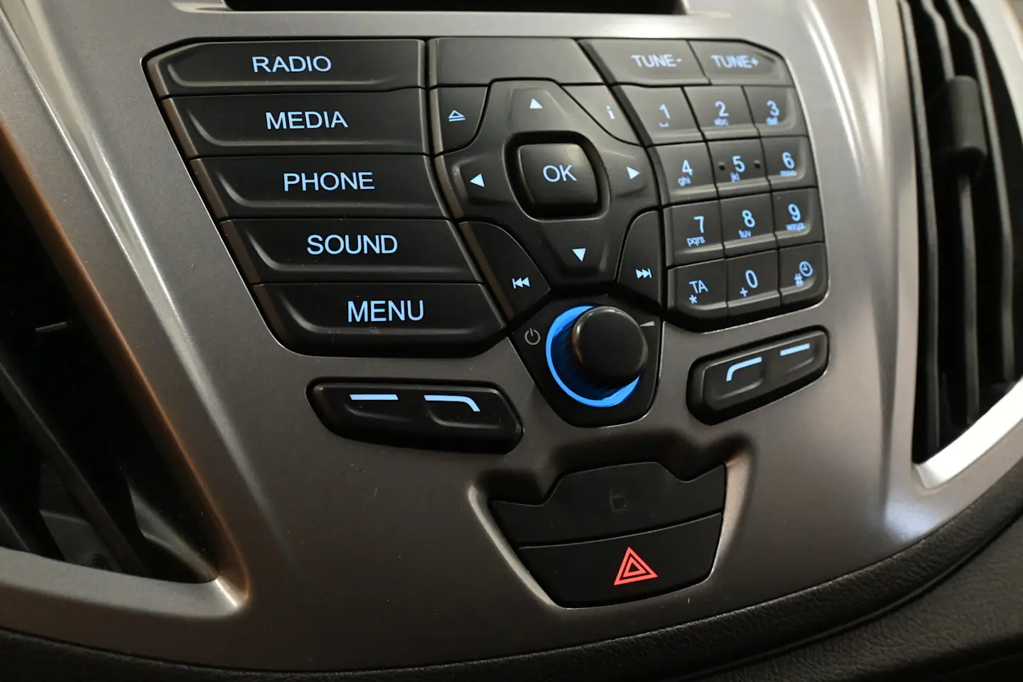 Car Image - 75iWdXy6iGctApQmotxu58