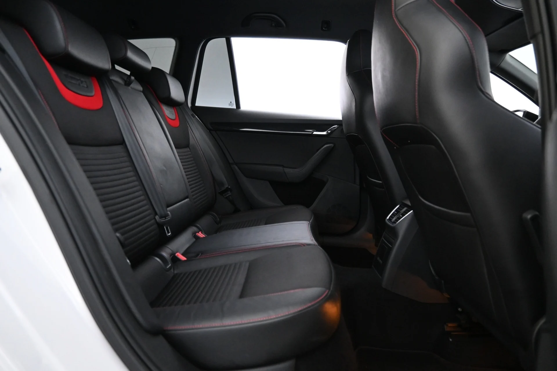 Car Image - 5iLkLB9NDhx3o2EfdumDFg