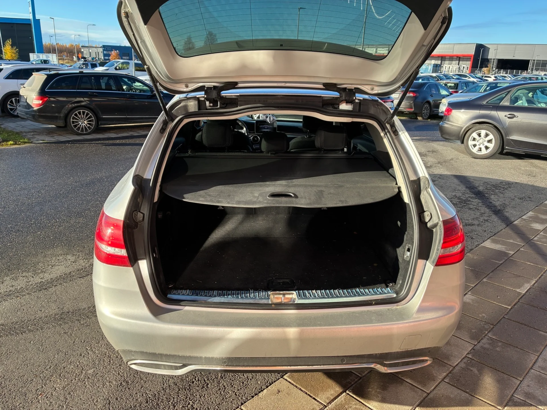 Car Image - 26TTFTRNpMEvhm6r79tIS5