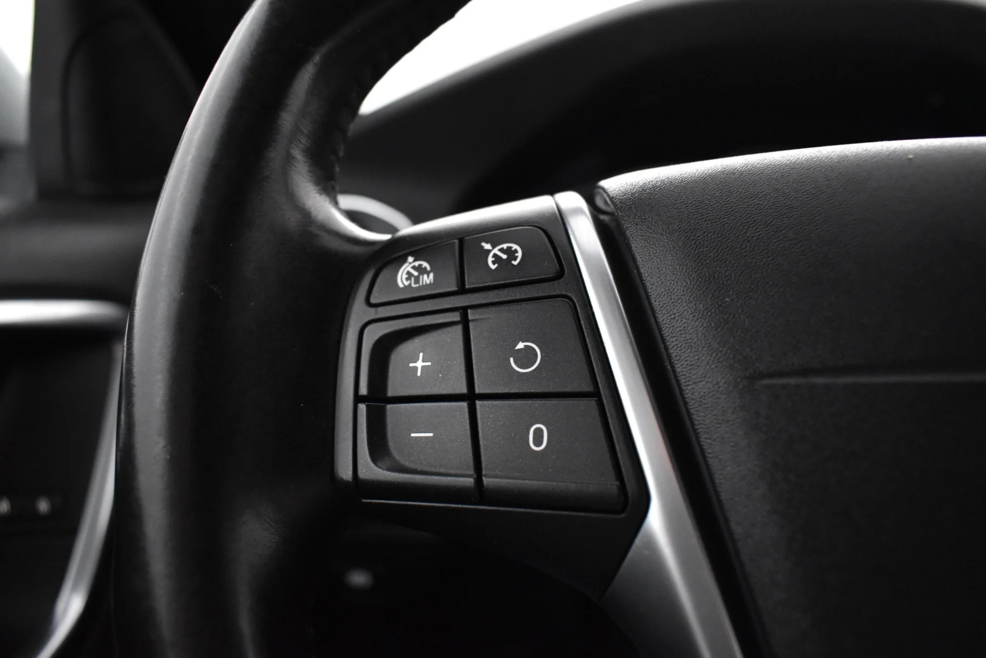 Car Image - 6gOrfLRZfSCtNzMa1Y0zSq