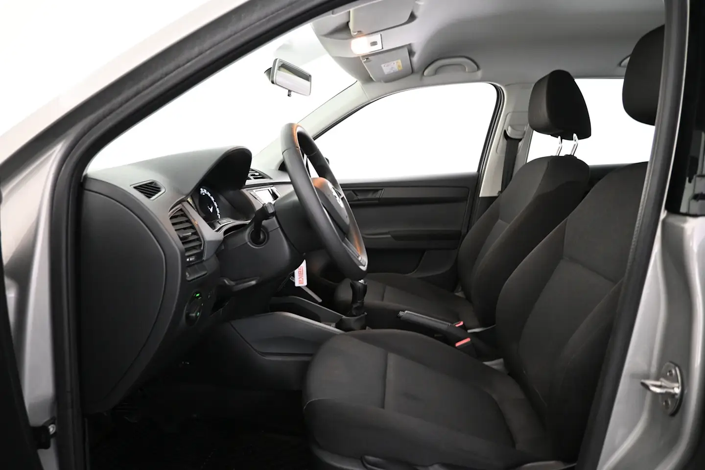 Car Image - uJbqobai3BkurtKDWKrjc