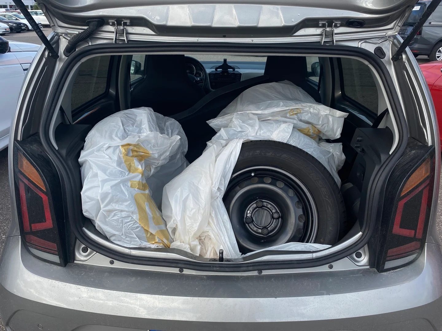 Car Image - 4FLHhcottFWSIqJcWJfkH