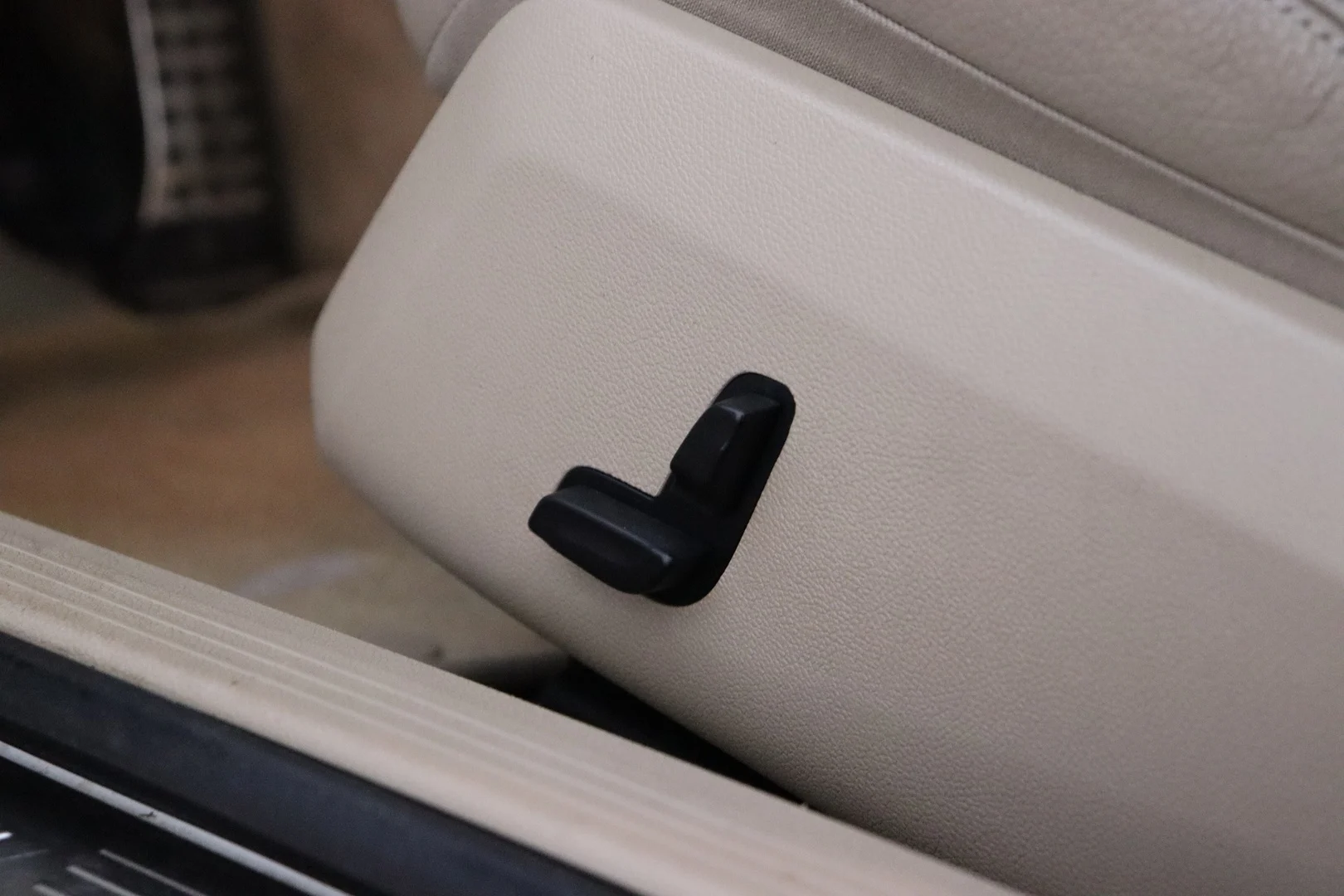 Car Image - 2I2Nt33BPcqbxqbzT6GrbG