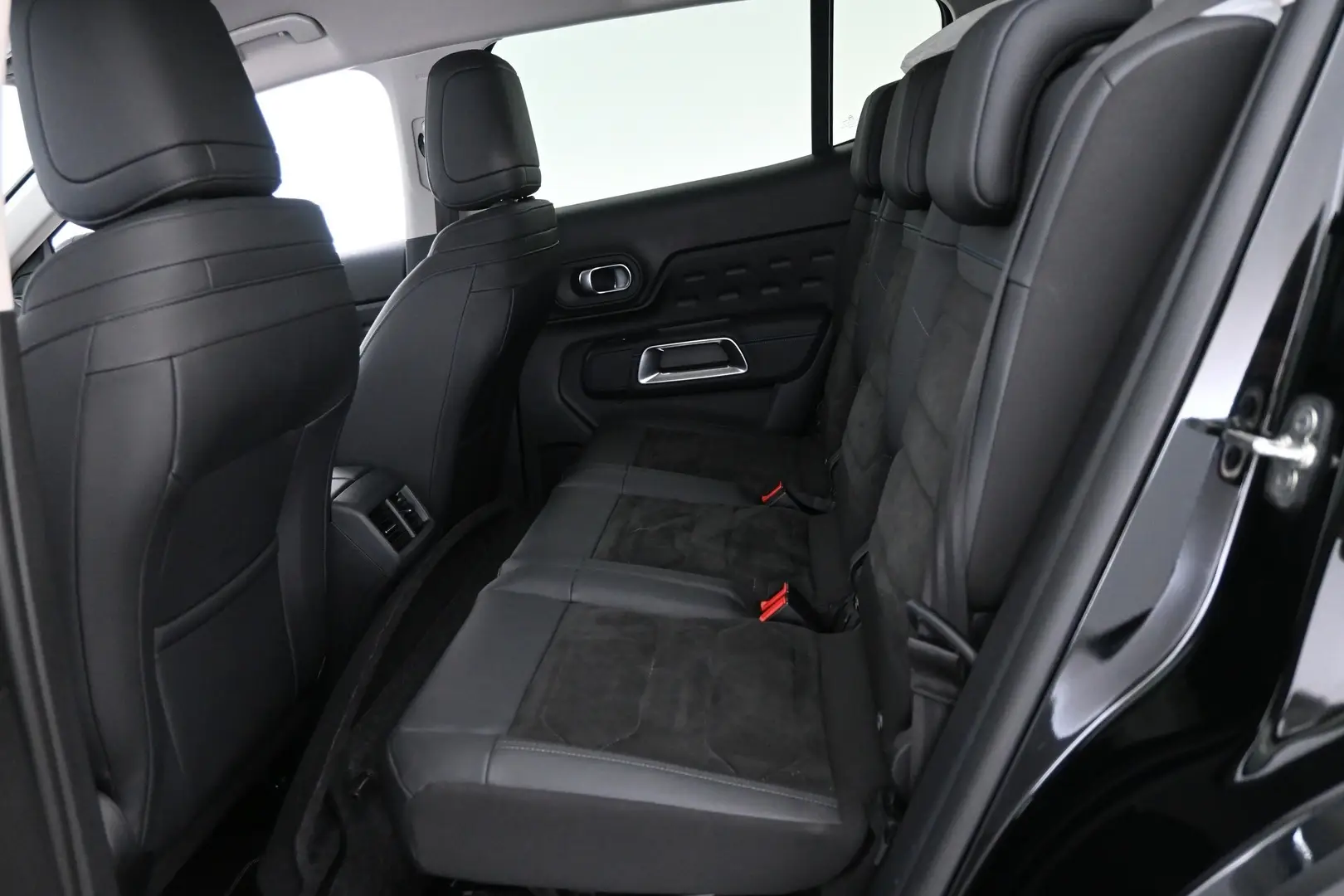 Car Image - 4Q09PEgEb89MgLZbJLMkgg
