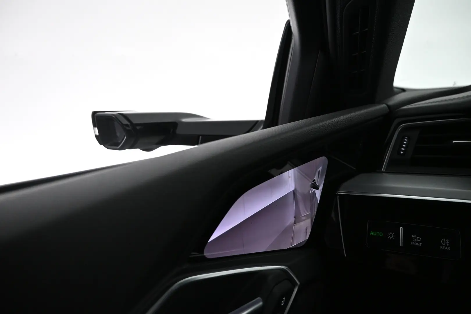 Car Image - 1DVlsTHozufysu1vHwMZIL
