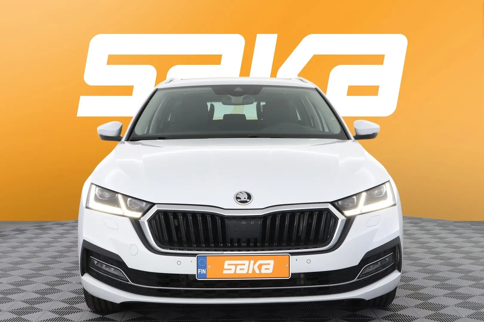 Car Image - Nnej0QBgqaukiV1BwLjWC